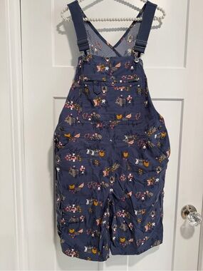 Duluth Trading Co Navy Floral & Gnome and Chicken Print Overalls short 🩳
